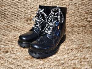 DKNY Shiney Black Waterproof Combat Winter Rain Boots Womens Size 6